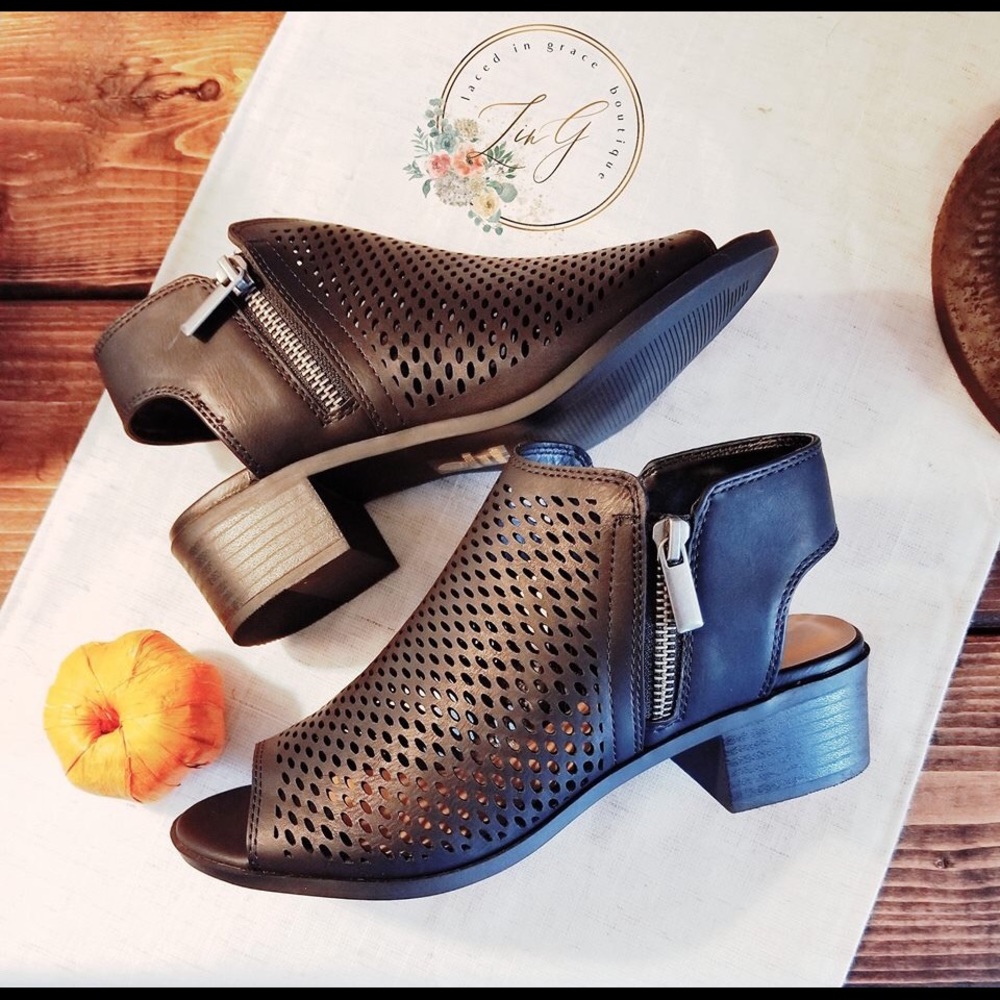 🎉🎉🎉NEW🎉🎉🎉SALE!! Sawyer Black Booties
